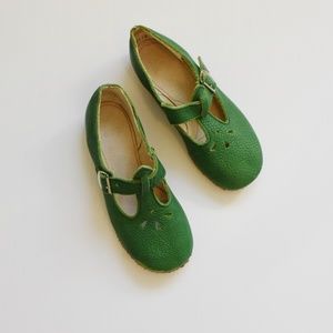 Mabo Clothier Girls Mary Jane shoes in Kelly Green (US 9)